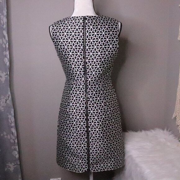 Diane von Furstenberg | Sleeveless Printed Sheath Dress 4 - Picture 4 of 6